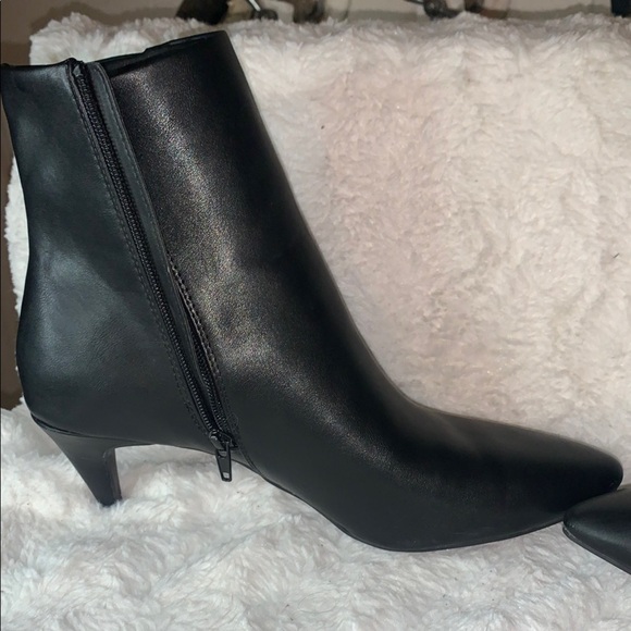 Christian Siriano Like New Elegant Black Ankle Boots - Picture 6 of 7